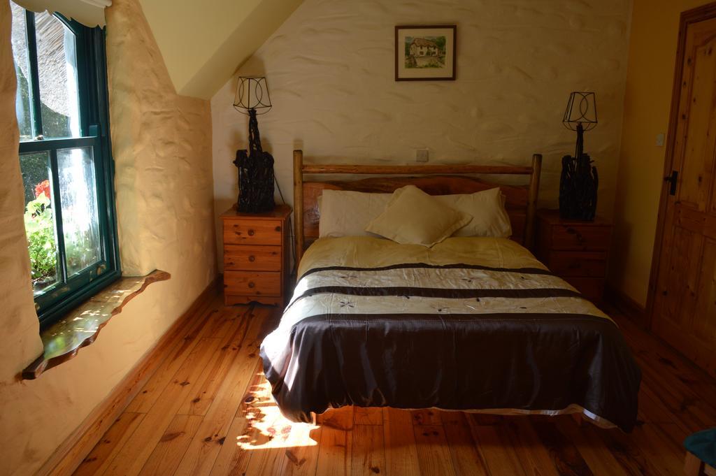 Lissyclearig Thatched Cottage Kenmare Exteriör bild